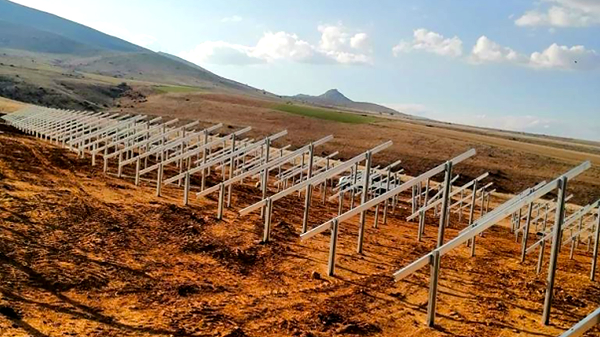 Yenilenebilir Enerji alanında faaliyet gösteren As Koç Enerji; Kırşehir ve Polatlı’ da GES projesine başlamıştır.